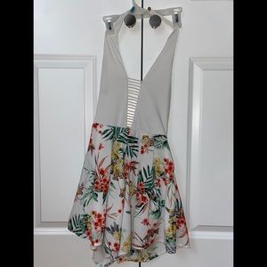 Romper open back size S color white/floral